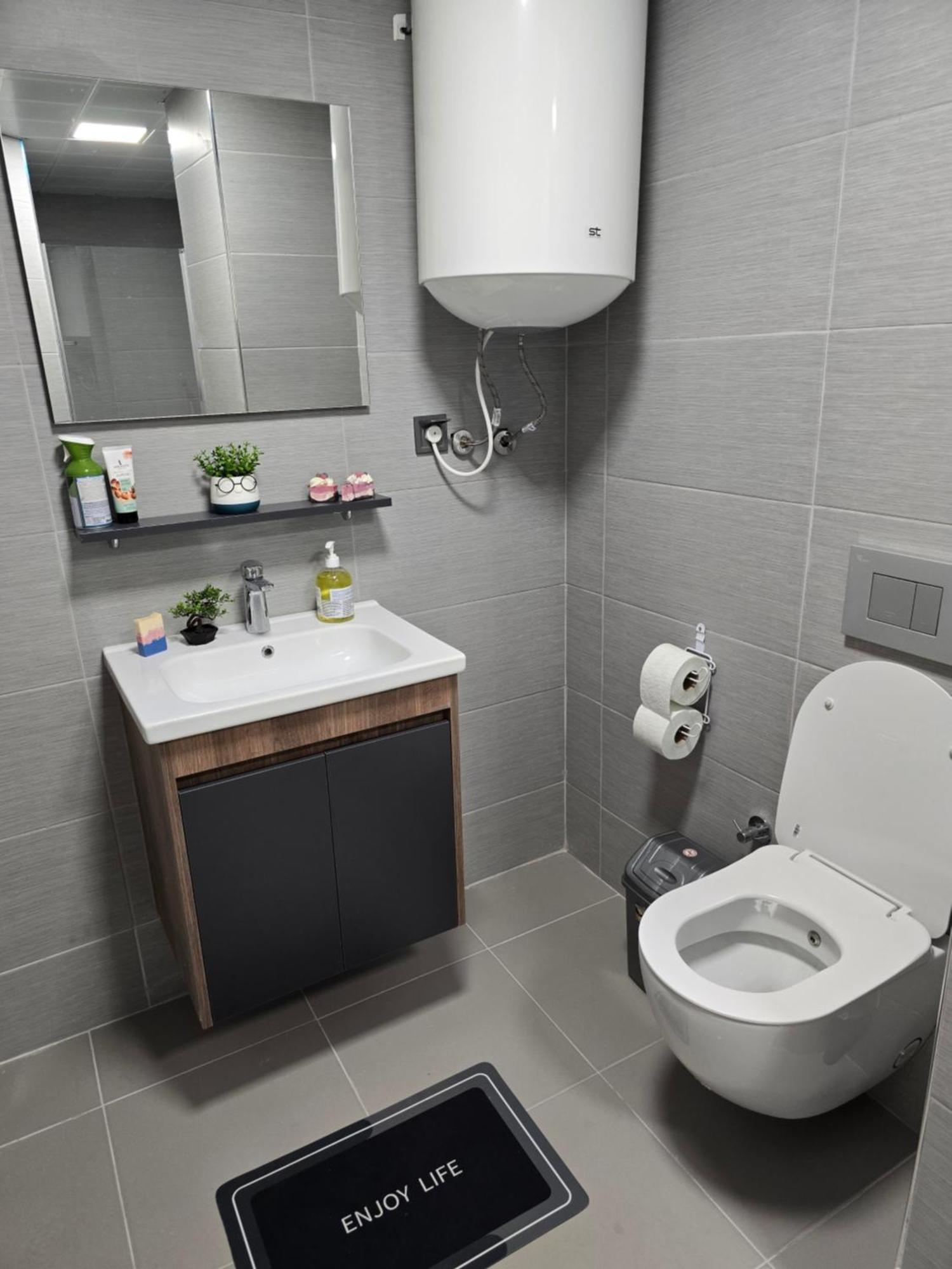 Cevahir Sky City Apartment With Spa, Pool & Fitness Included Skopje Bagian luar foto